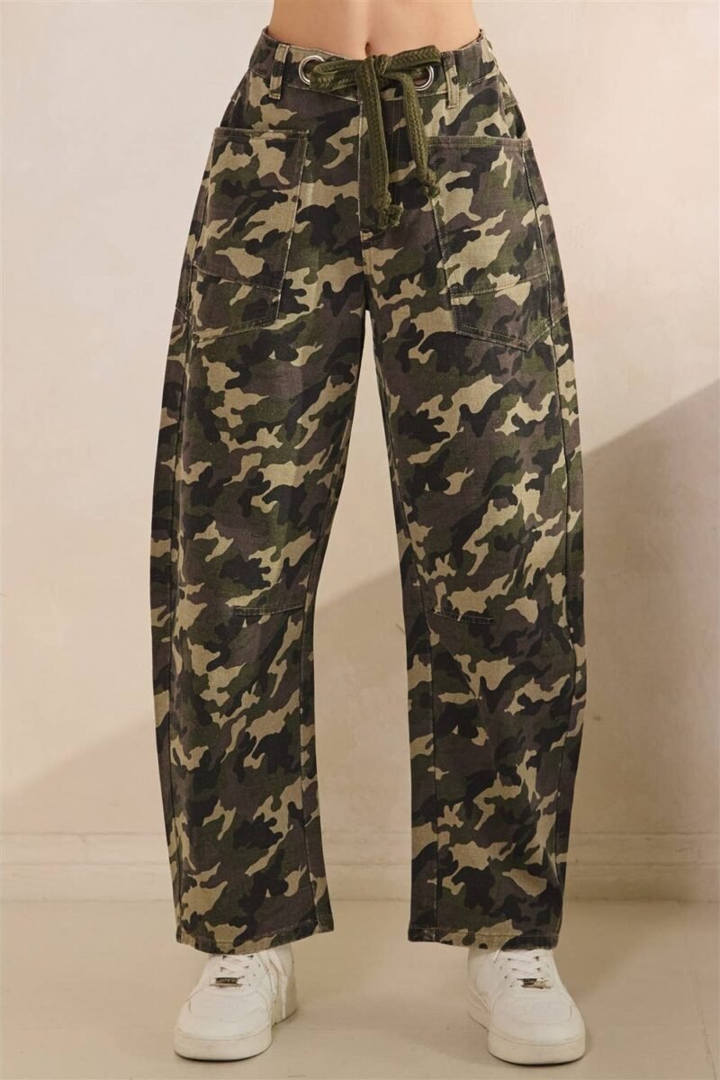 Printed Barrel Jeans with Belt Detail